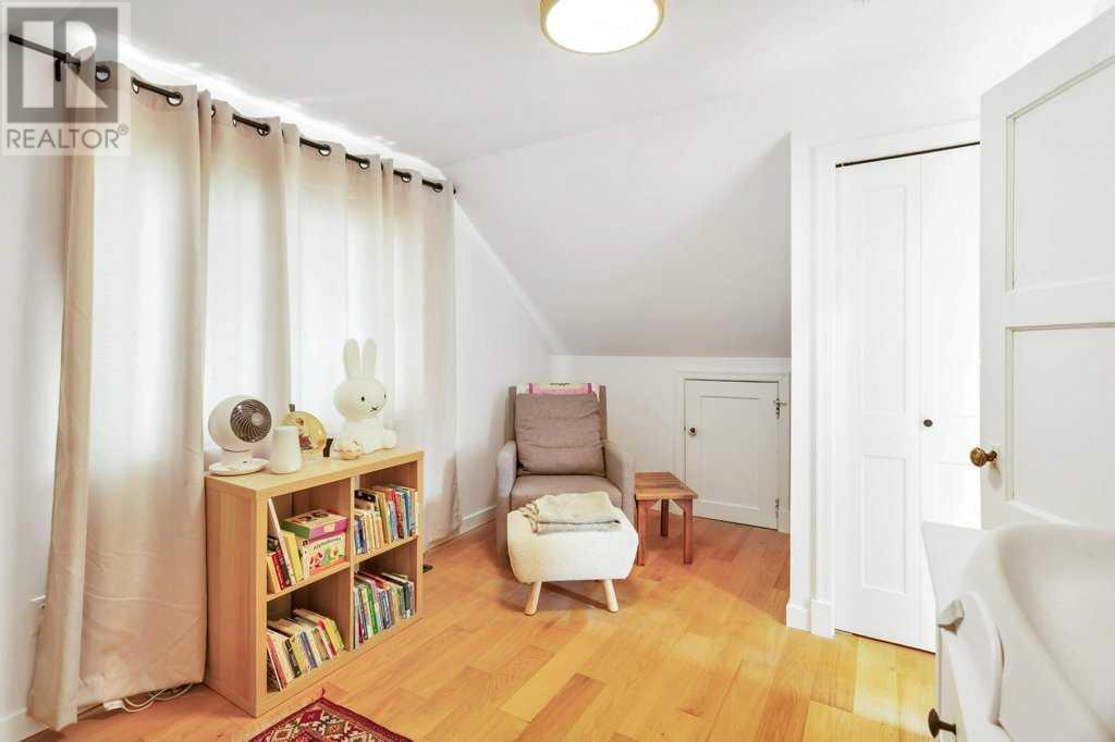 Single Family House for Sale in   Avenue Mountview Red Deer 