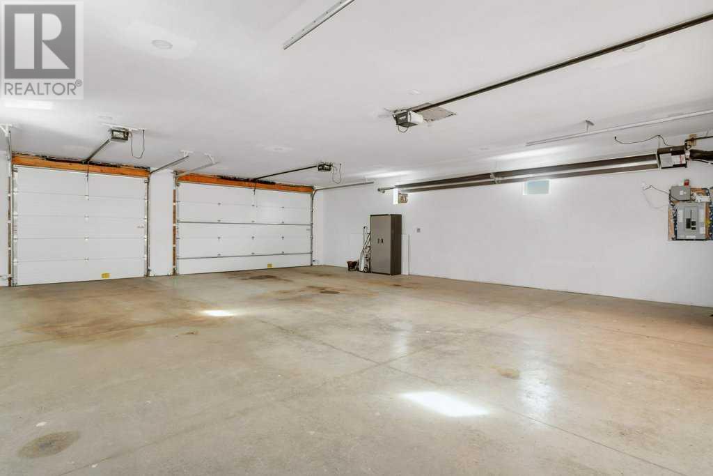 Single Family House for Sale in   Avenue Mountview Red Deer 