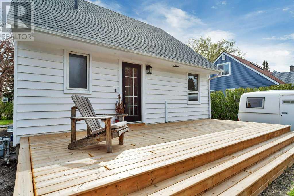 Single Family House for Sale in   Avenue Mountview Red Deer 