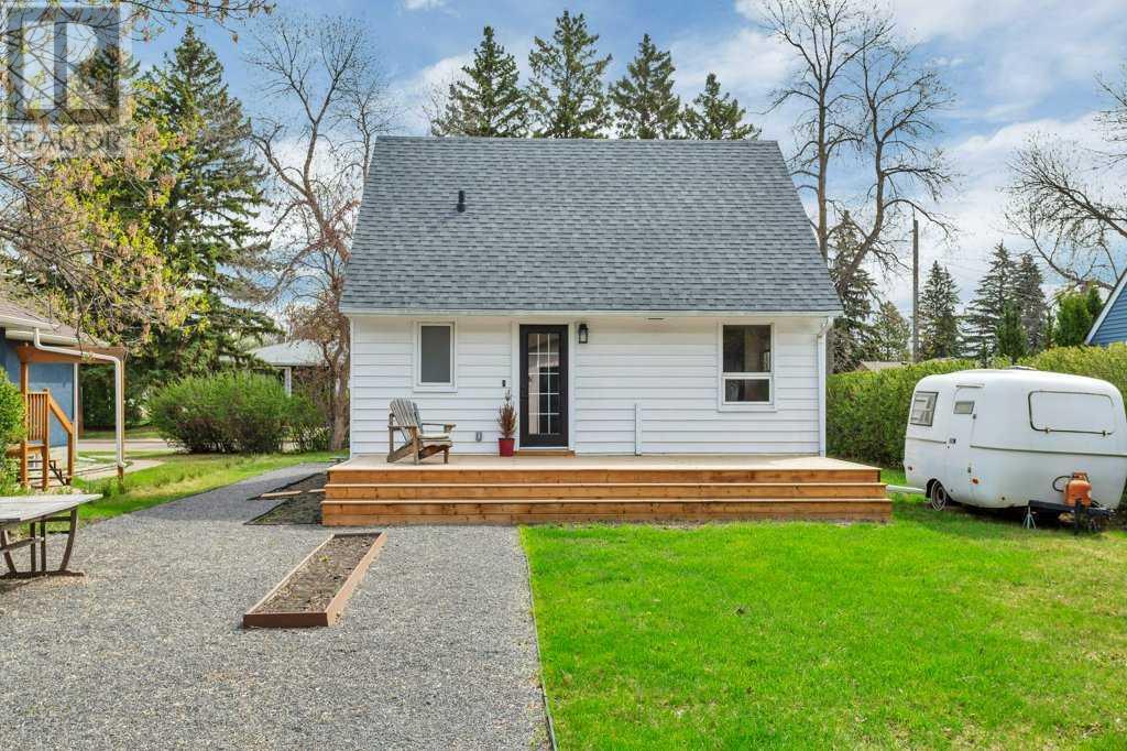 Single Family House for Sale in   Avenue Mountview Red Deer 