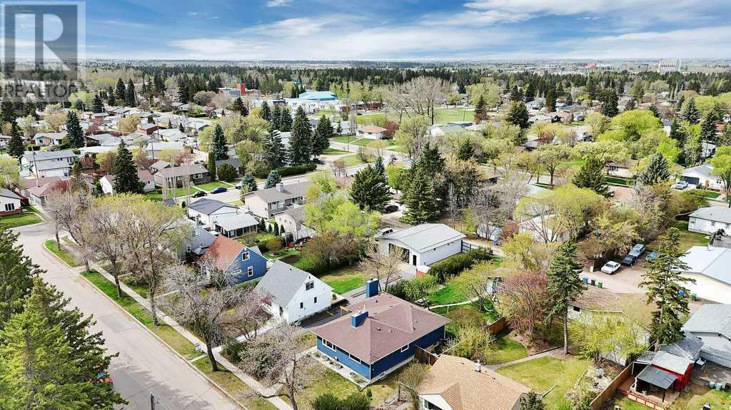 Single Family House for Sale in   Avenue Mountview Red Deer 