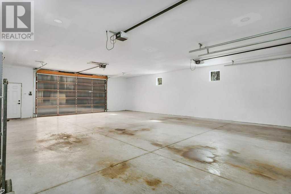 Single Family House for Sale in   Avenue Mountview Red Deer 