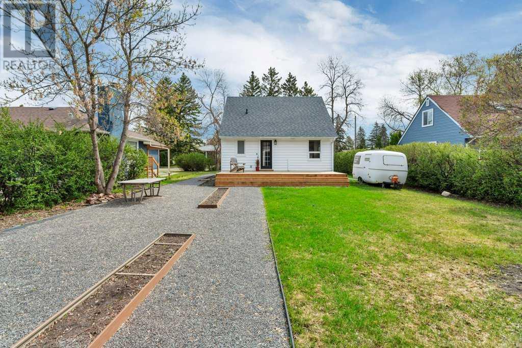 Single Family House for Sale in   Avenue Mountview Red Deer 