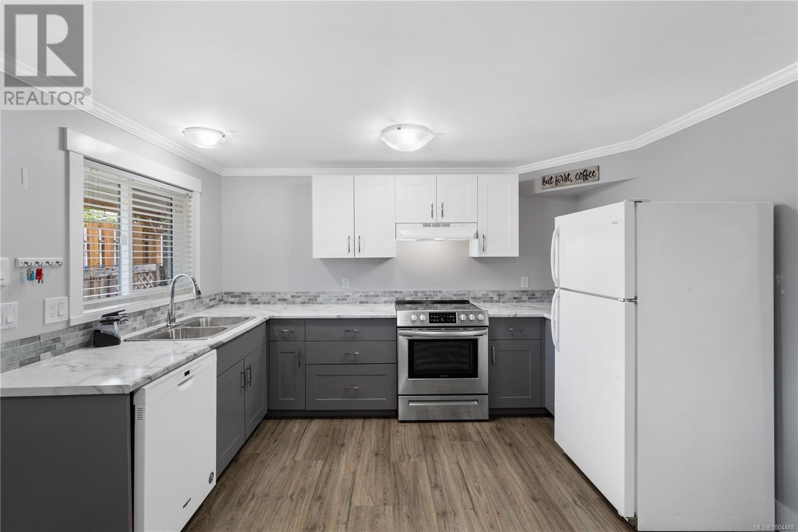 Photo 6 of 145 Hirst Ave, Parksville BC
