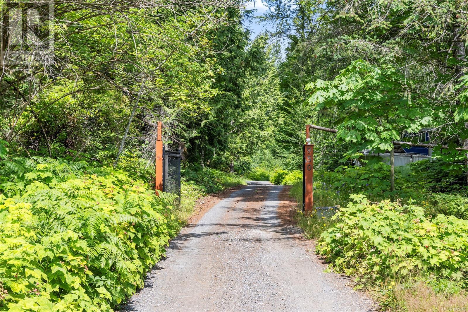 Photo 11 of 950 Nanaimo River Rd, Nanaimo BC