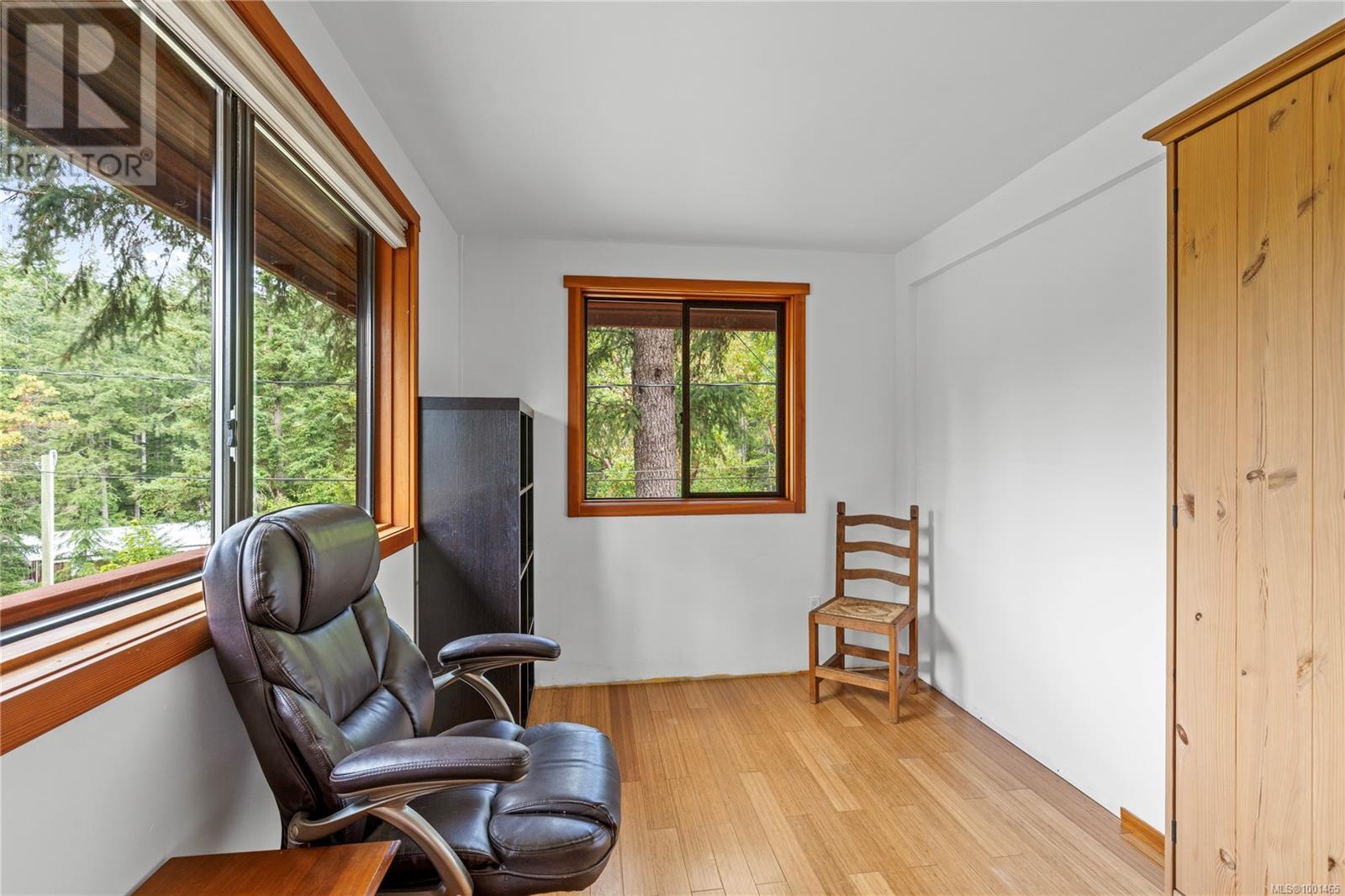 Photo 6 of 950 Nanaimo River Rd, Nanaimo BC
