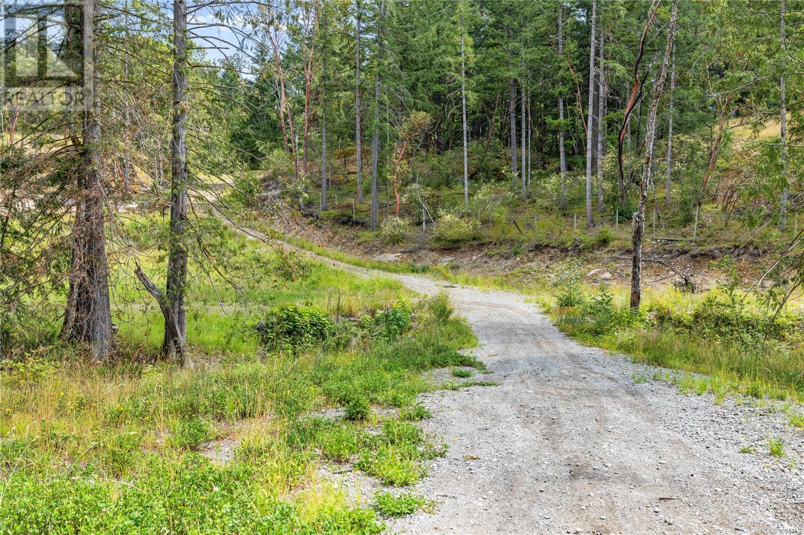 Photo 26 of 950 Nanaimo River Rd, Nanaimo BC