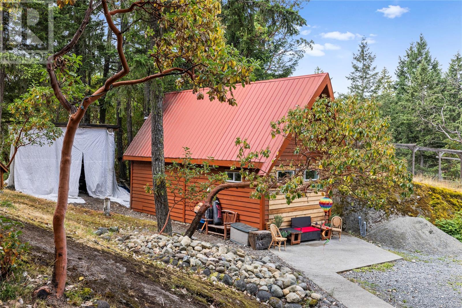 Photo 7 of 950 Nanaimo River Rd, Nanaimo BC