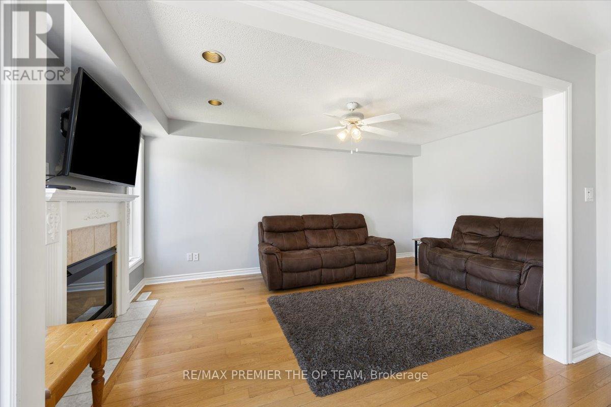 Single Family House Raised bungalow for Sale in  SHERWOOD COURT Barrie (Northwest) 