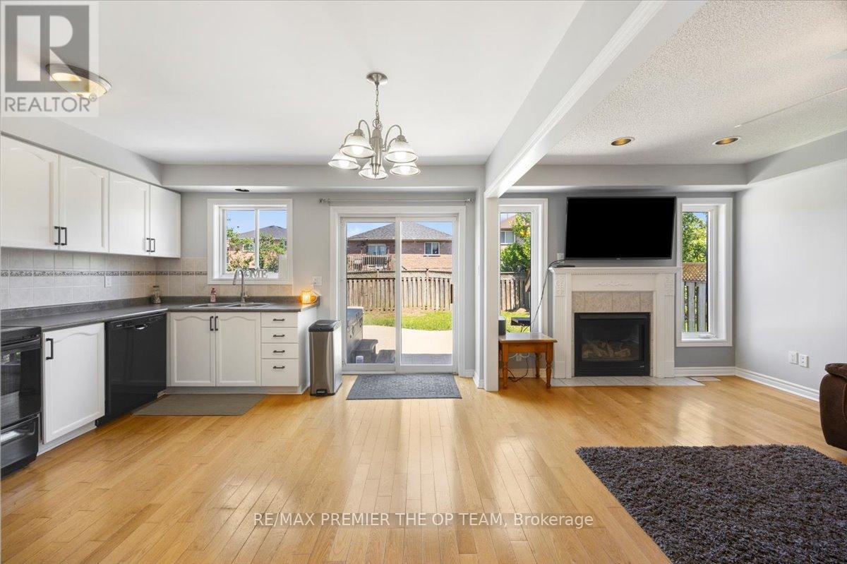 Single Family House Raised bungalow for Sale in  SHERWOOD COURT Barrie (Northwest) 