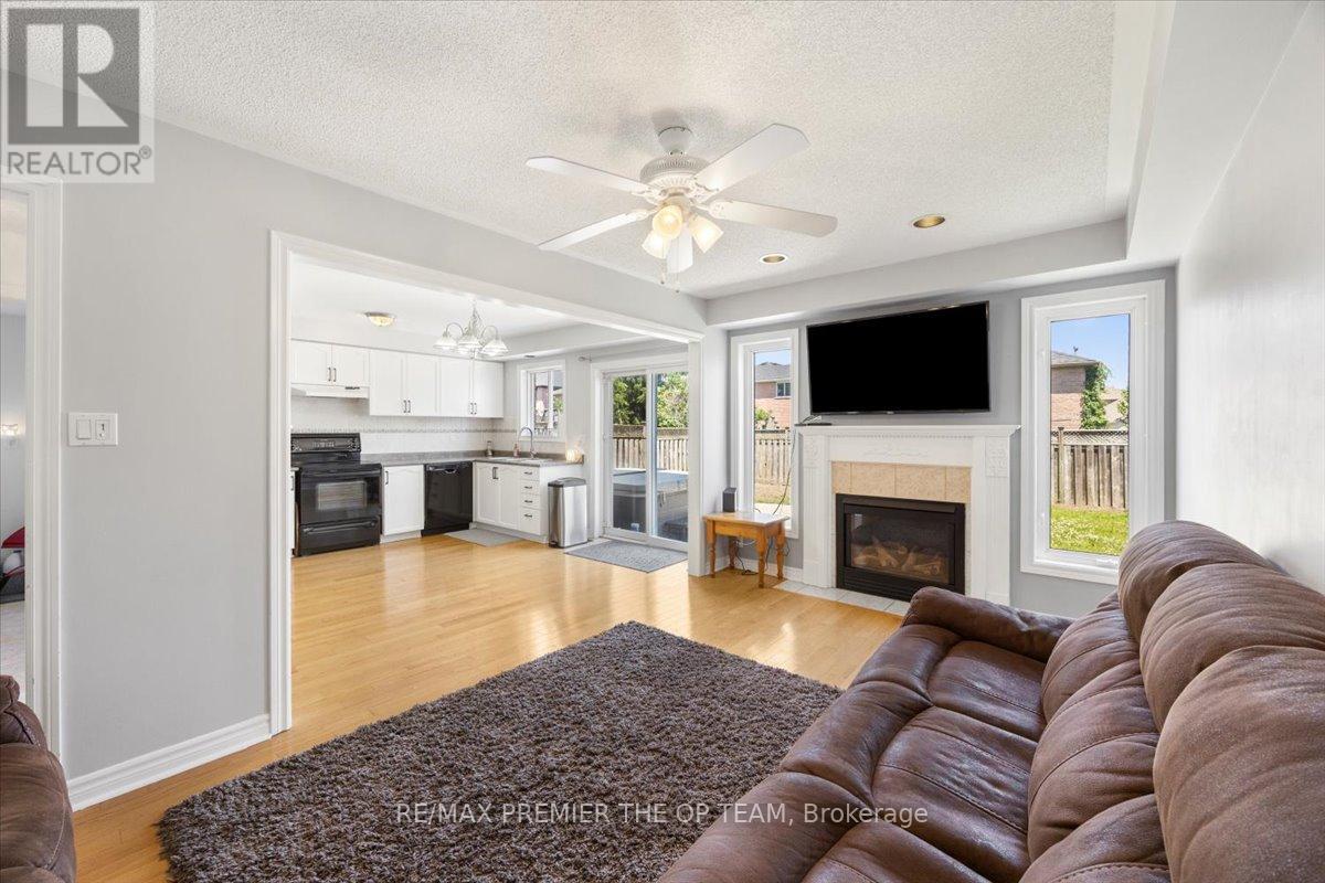 Single Family House Raised bungalow for Sale in  SHERWOOD COURT Barrie (Northwest) 