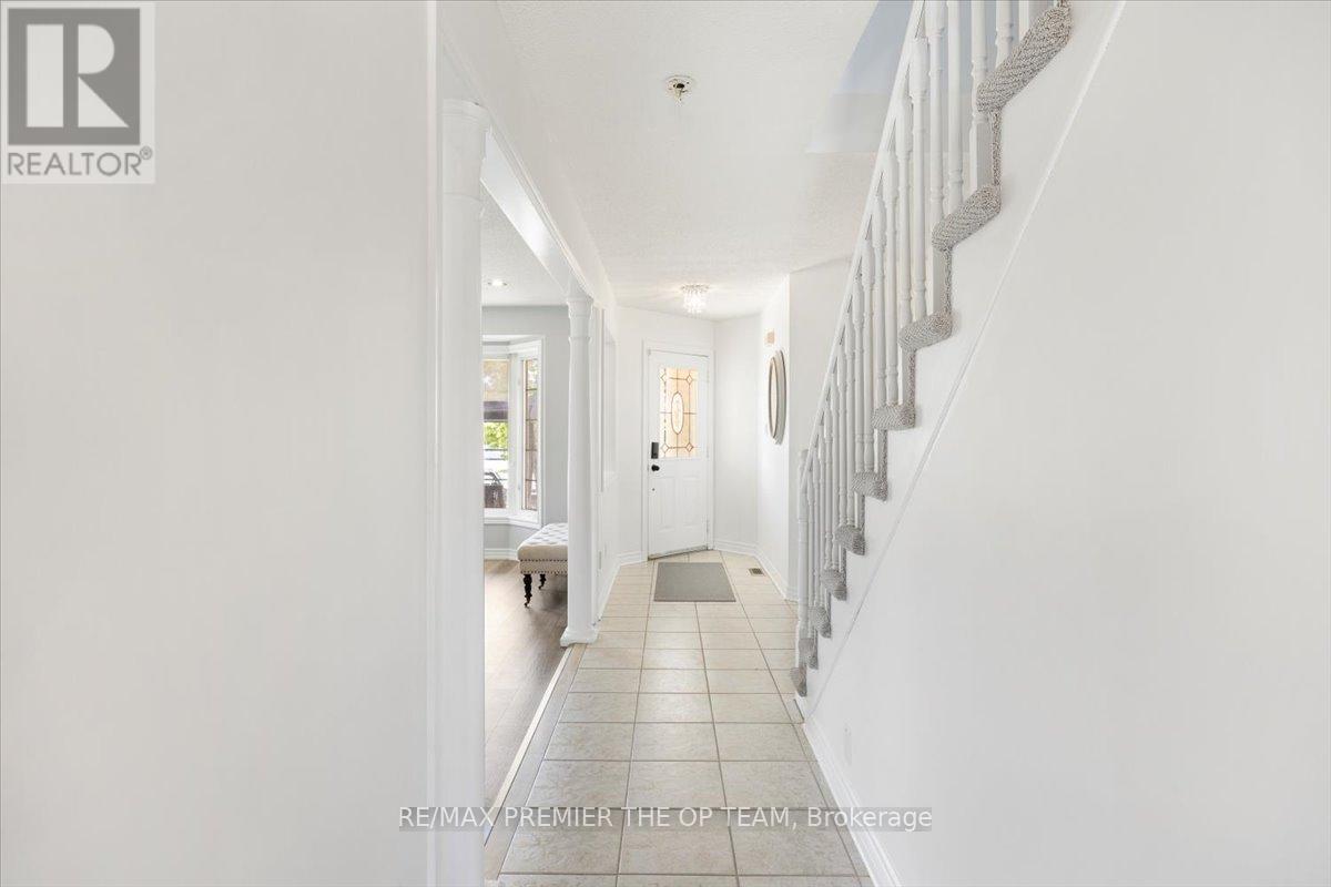 Single Family House Raised bungalow for Sale in  SHERWOOD COURT Barrie (Northwest) 