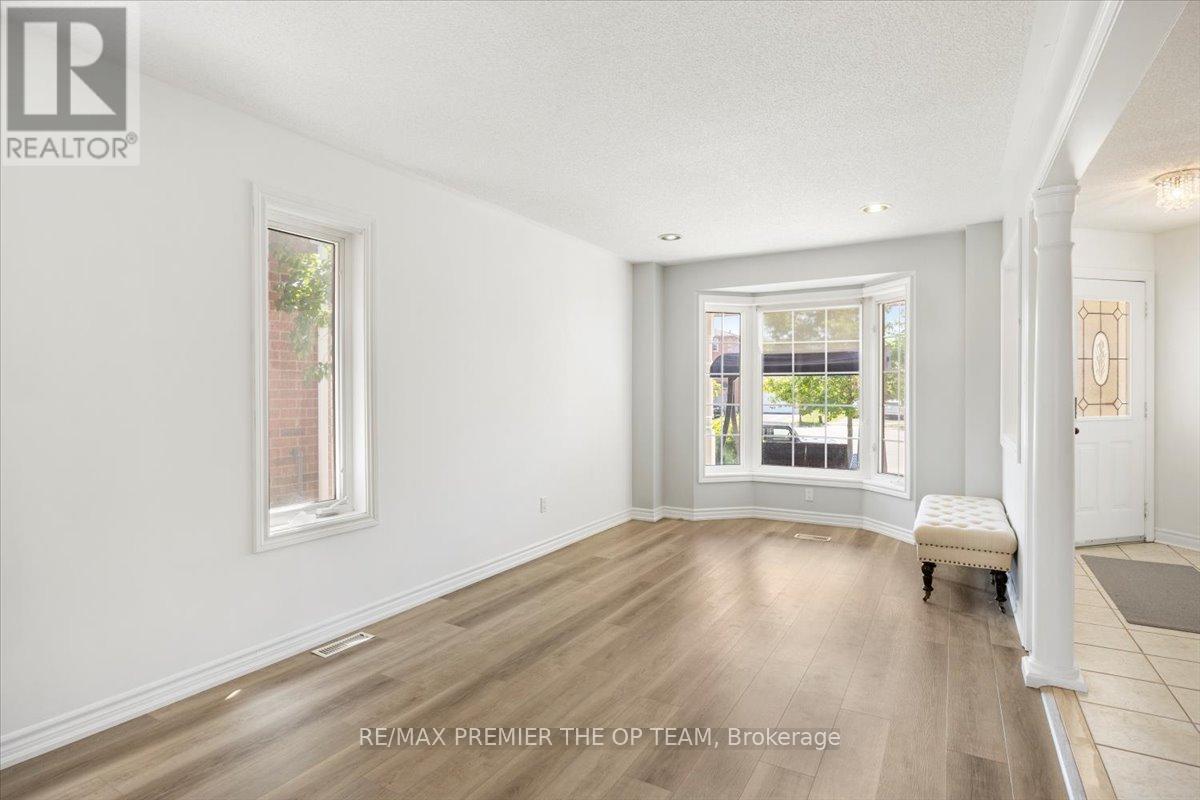 Single Family House Raised bungalow for Sale in  SHERWOOD COURT Barrie (Northwest) 