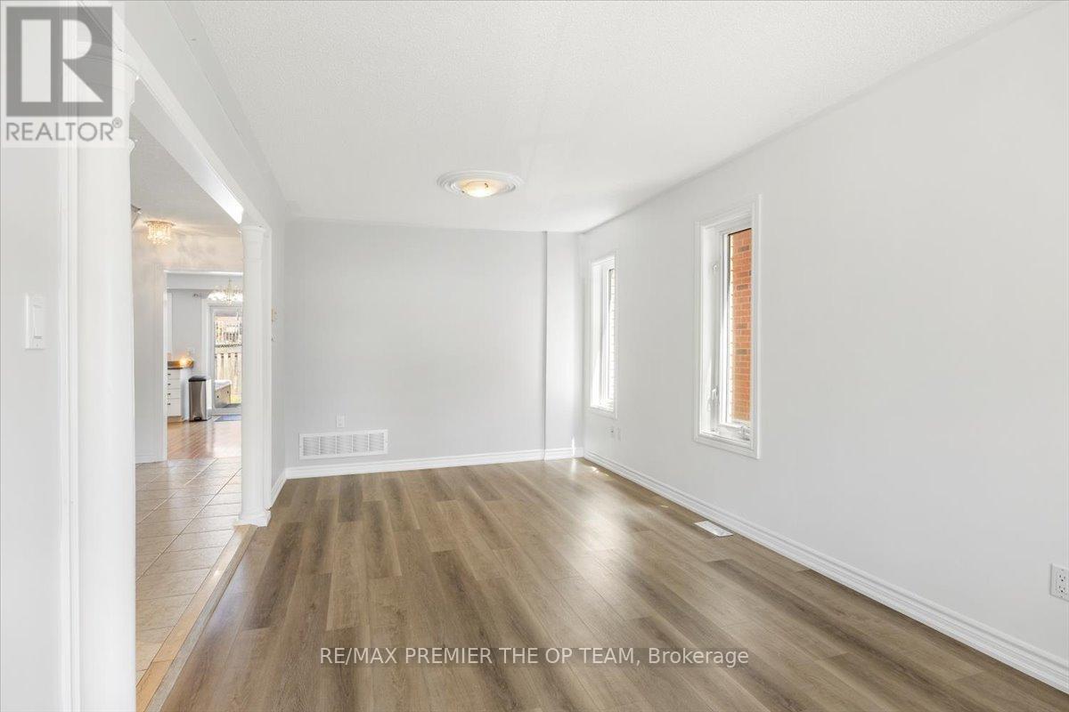 Single Family House Raised bungalow for Sale in  SHERWOOD COURT Barrie (Northwest) 