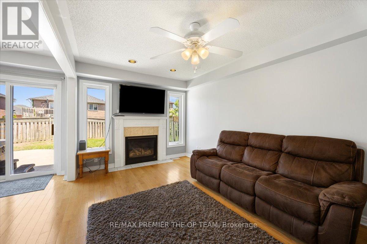 Single Family House Raised bungalow for Sale in  SHERWOOD COURT Barrie (Northwest) 