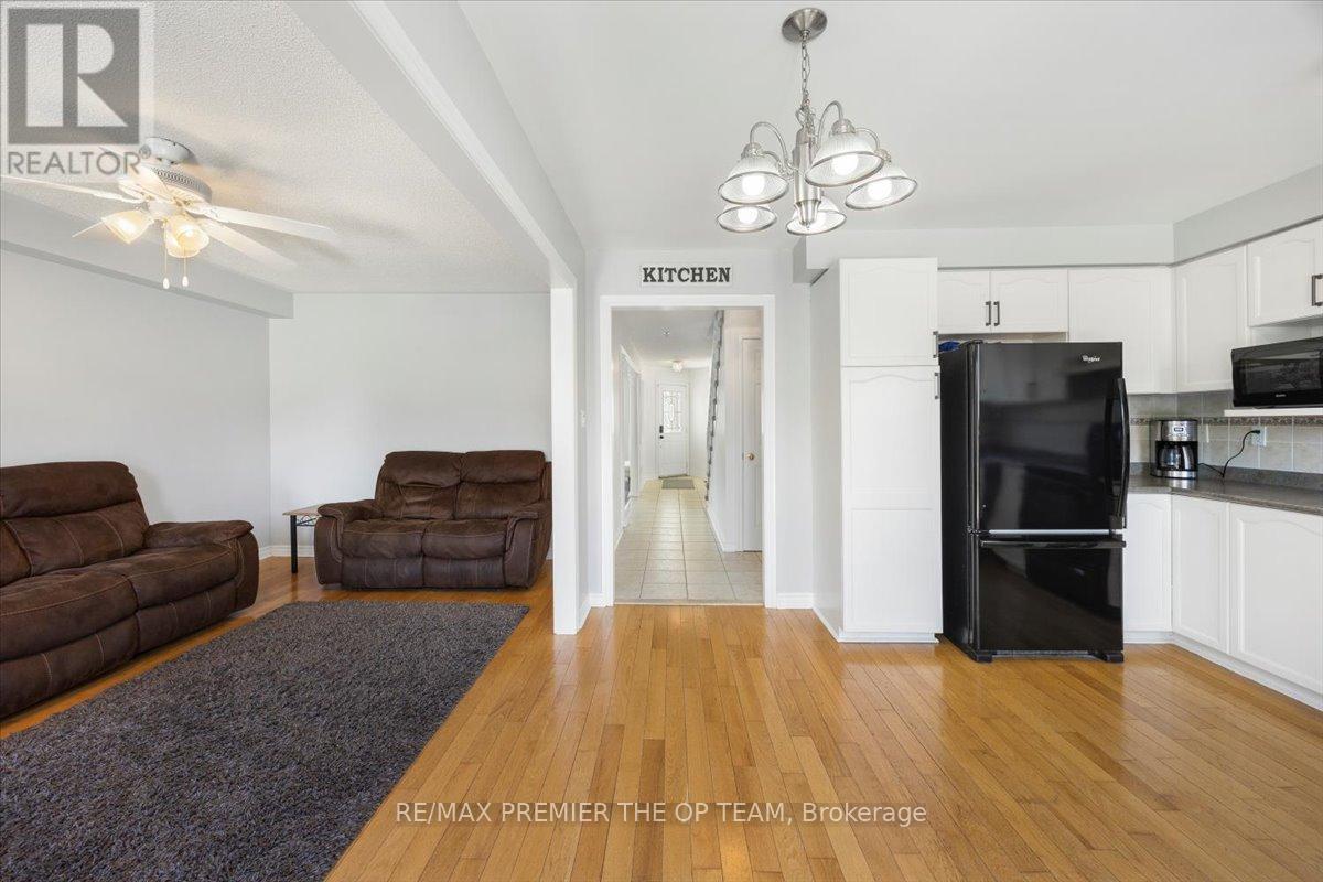 Single Family House Raised bungalow for Sale in  SHERWOOD COURT Barrie (Northwest) 
