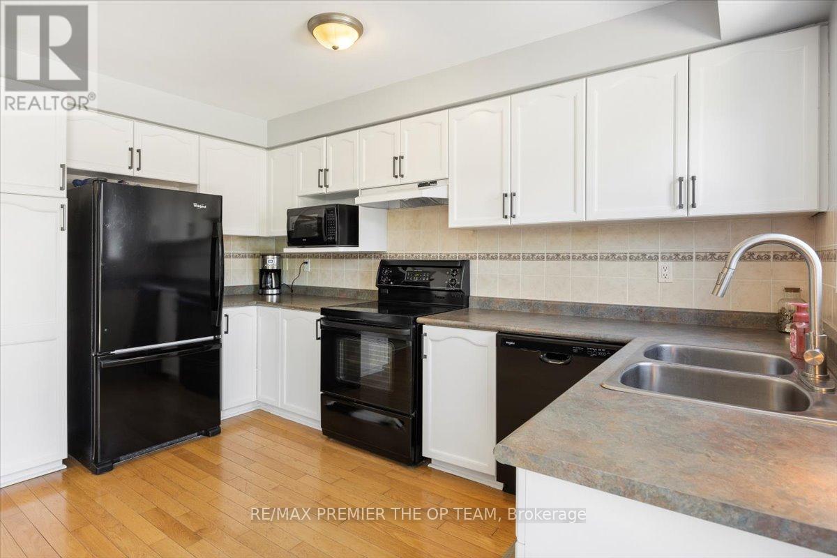 Single Family House Raised bungalow for Sale in  SHERWOOD COURT Barrie (Northwest) 