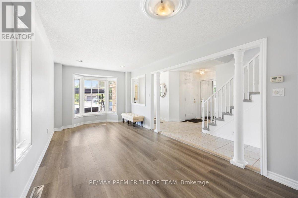 Single Family House Raised bungalow for Sale in  SHERWOOD COURT Barrie (Northwest) 