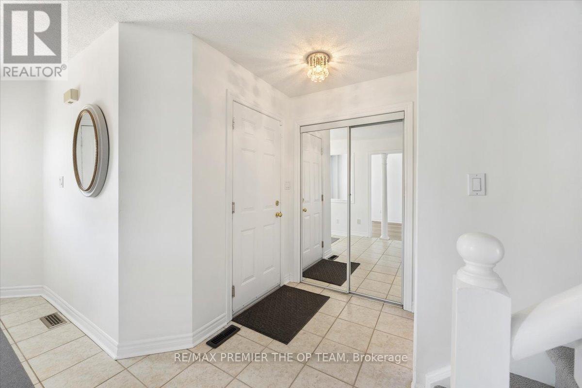 Single Family House Raised bungalow for Sale in  SHERWOOD COURT Barrie (Northwest) 