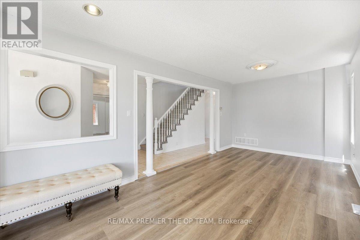 Single Family House Raised bungalow for Sale in  SHERWOOD COURT Barrie (Northwest) 