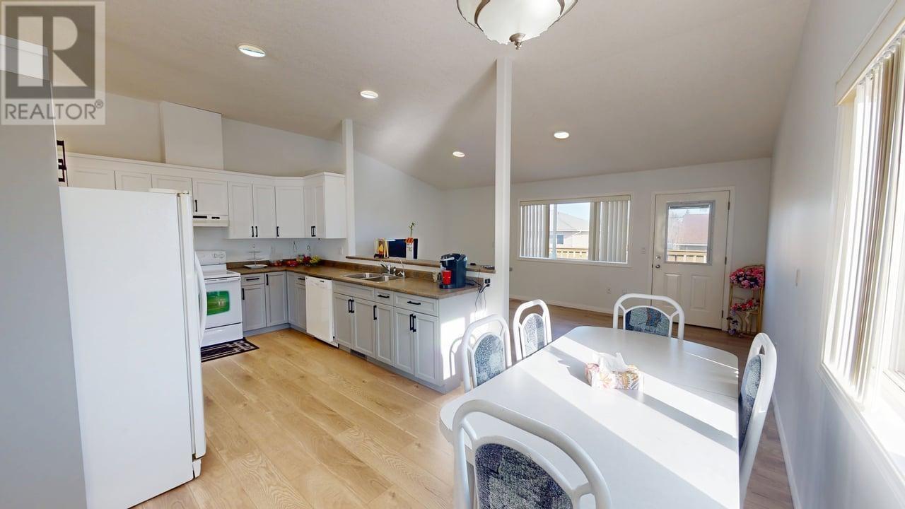 Photo 5 of 9216 118 Avenue, Fort St John BC