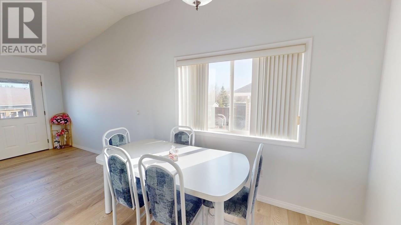Photo 7 of 9216 118 Avenue, Fort St John BC