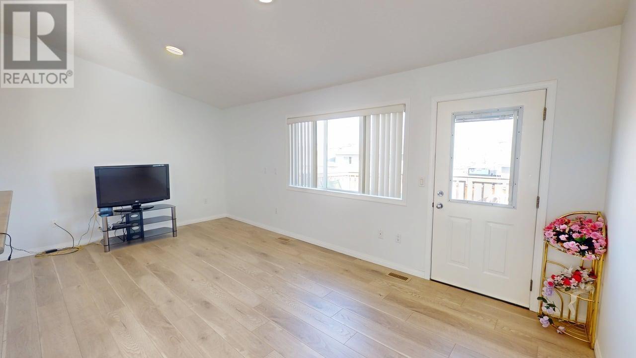 Photo 9 of 9216 118 Avenue, Fort St John BC