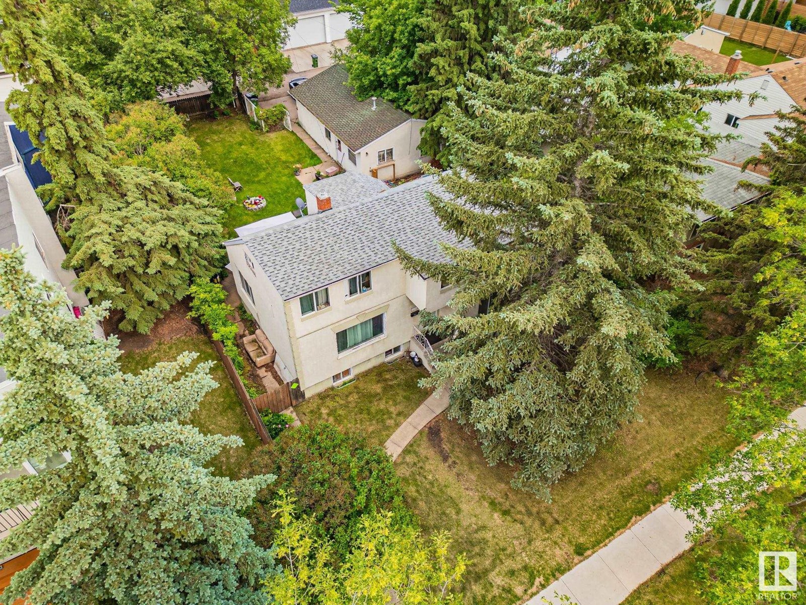 Photo 25 of 10521 84 St Nw, Edmonton AB