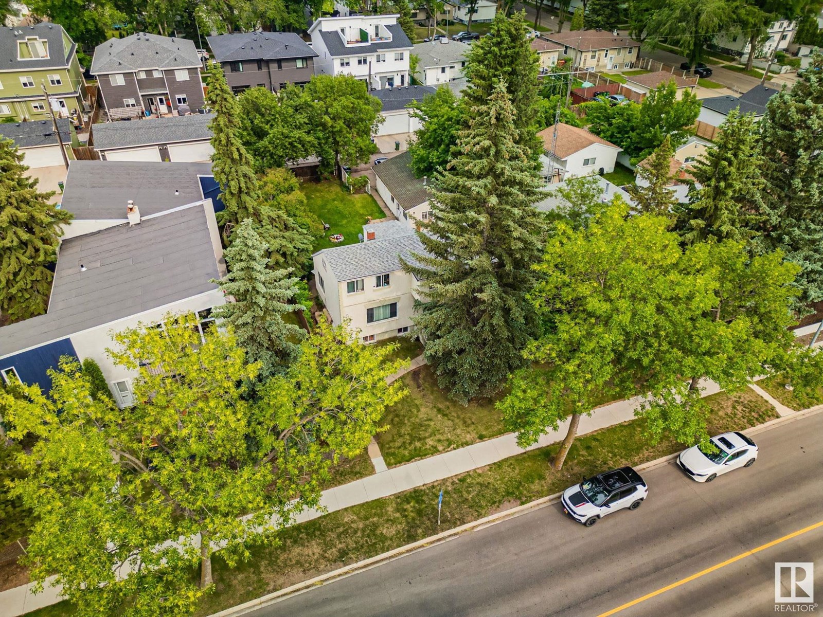 Photo 16 of 10521 84 St Nw, Edmonton AB