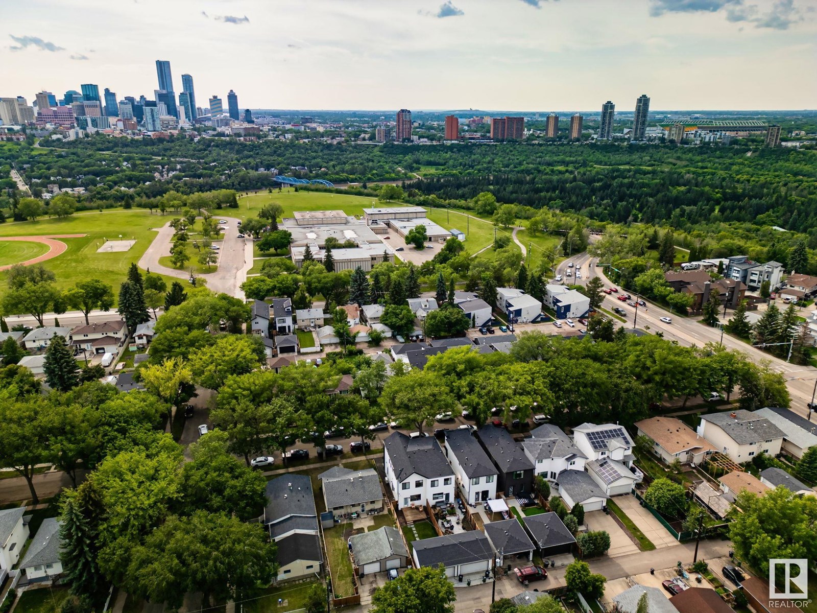 Photo 9 of 10521 84 St Nw, Edmonton AB