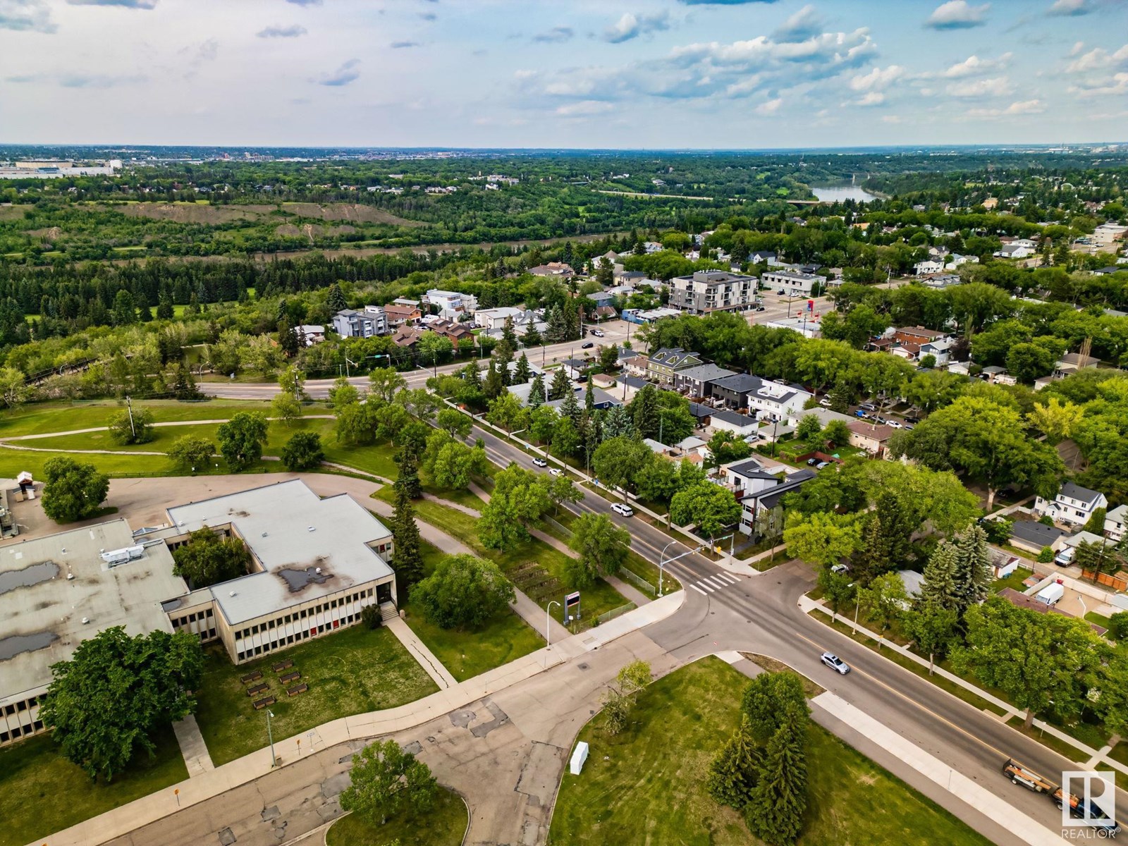 Photo 17 of 10521 84 St Nw, Edmonton AB
