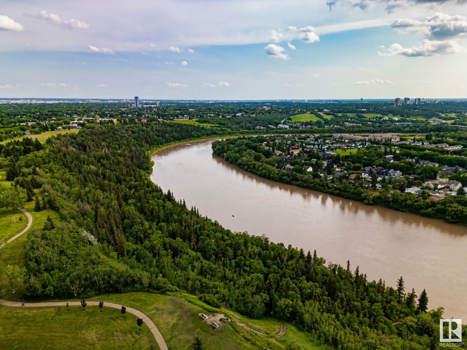 Photo 11 of 10521 84 St Nw, Edmonton AB