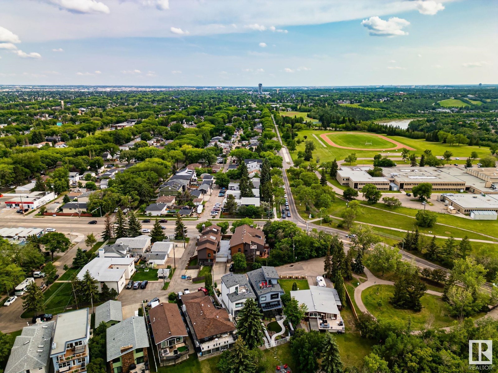 Photo 7 of 10521 84 St Nw, Edmonton AB