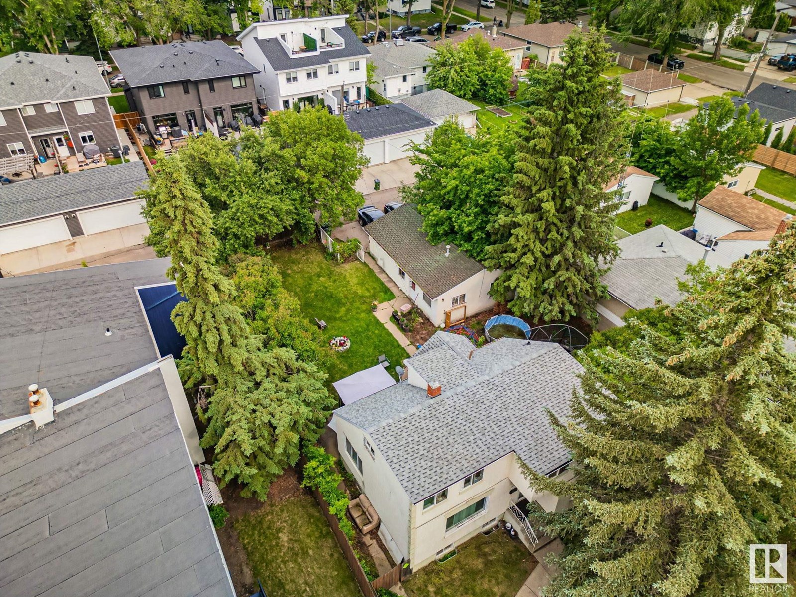 Photo 5 of 10521 84 St Nw, Edmonton AB