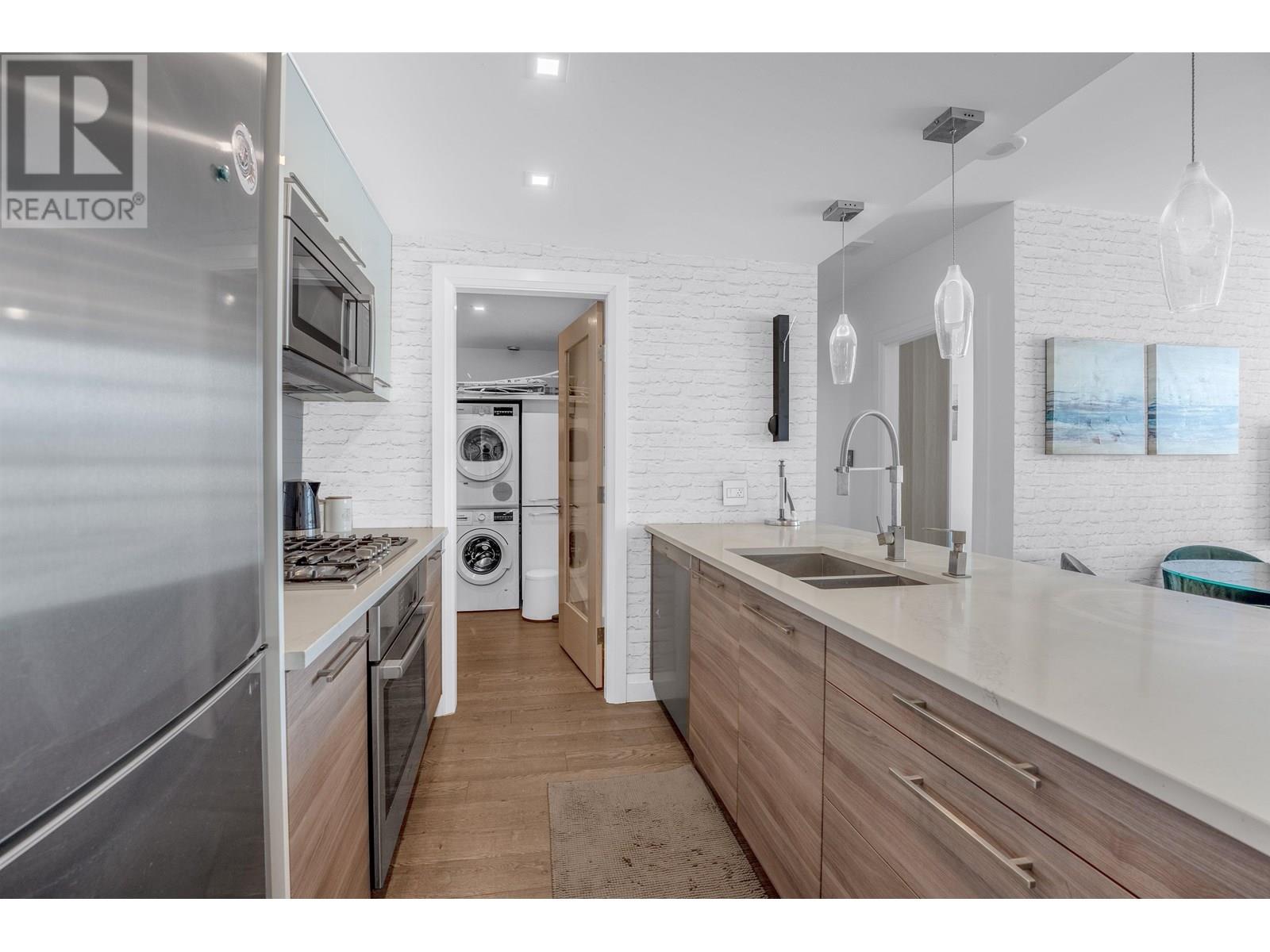 Photo 3 of 3705 928 Beatty Street, Vancouver BC