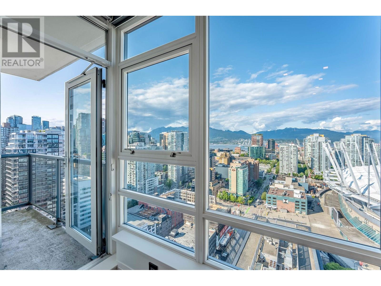 Photo 4 of 3705 928 Beatty Street, Vancouver BC