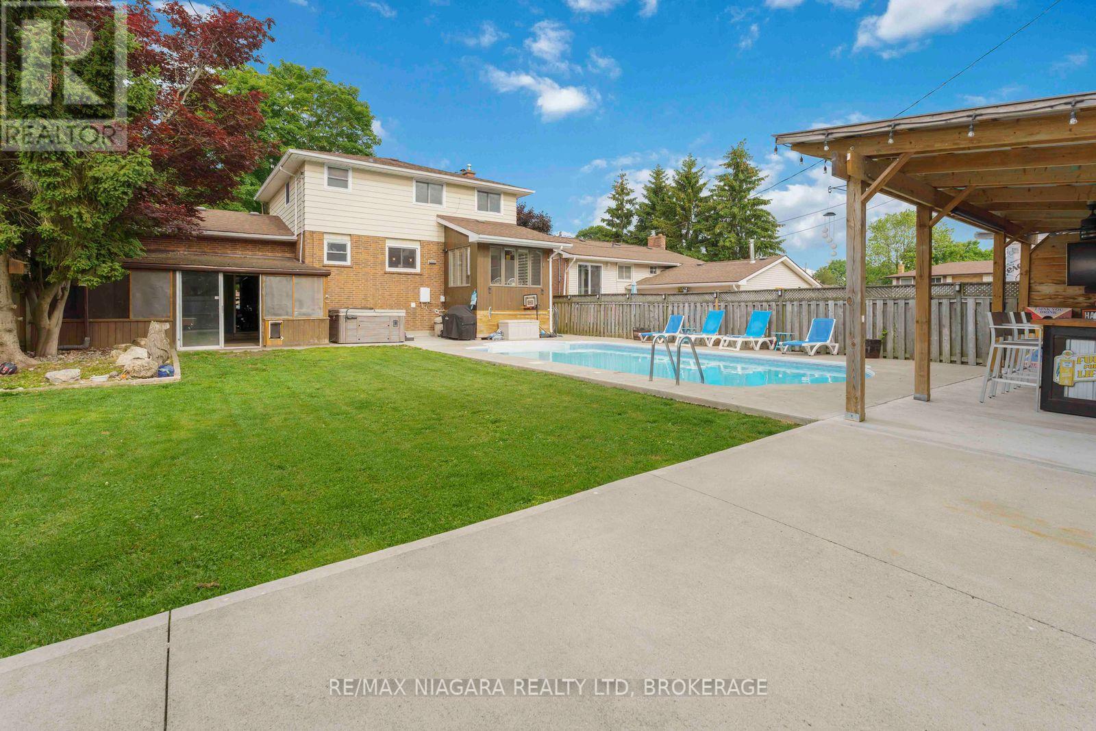 Photo 39 of 48 Michael Drive S, Port Colborne ON