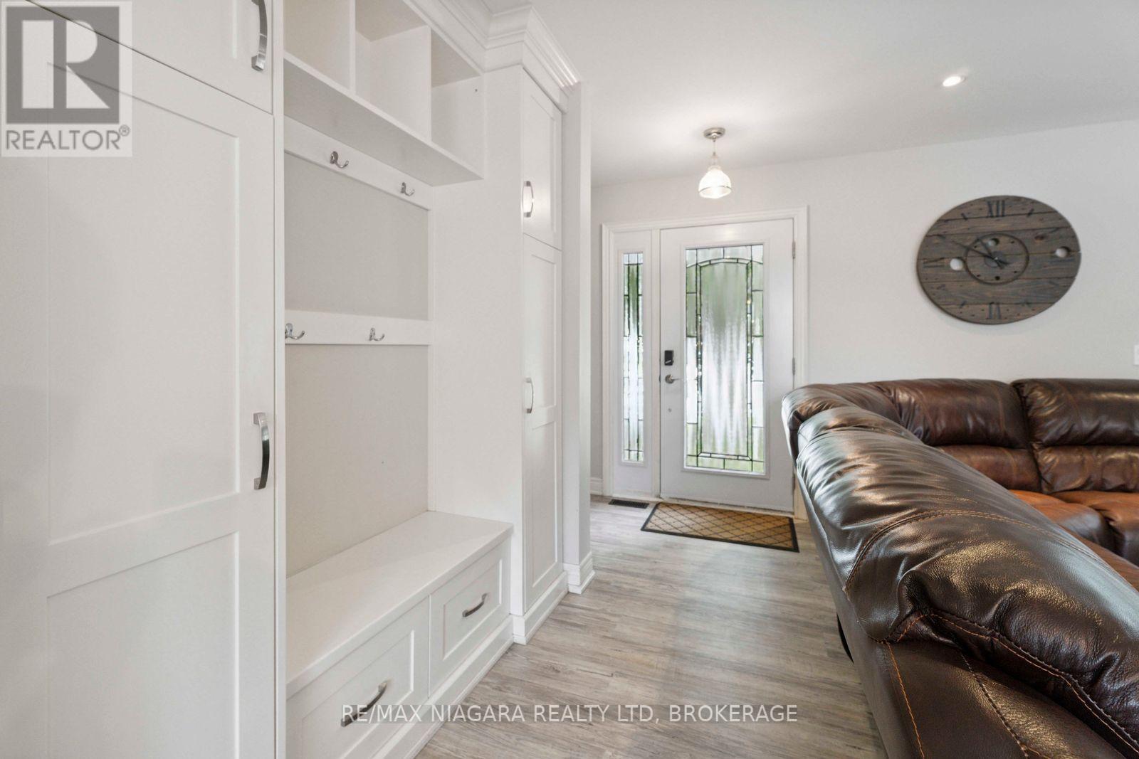 Photo 8 of 48 Michael Drive S, Port Colborne ON