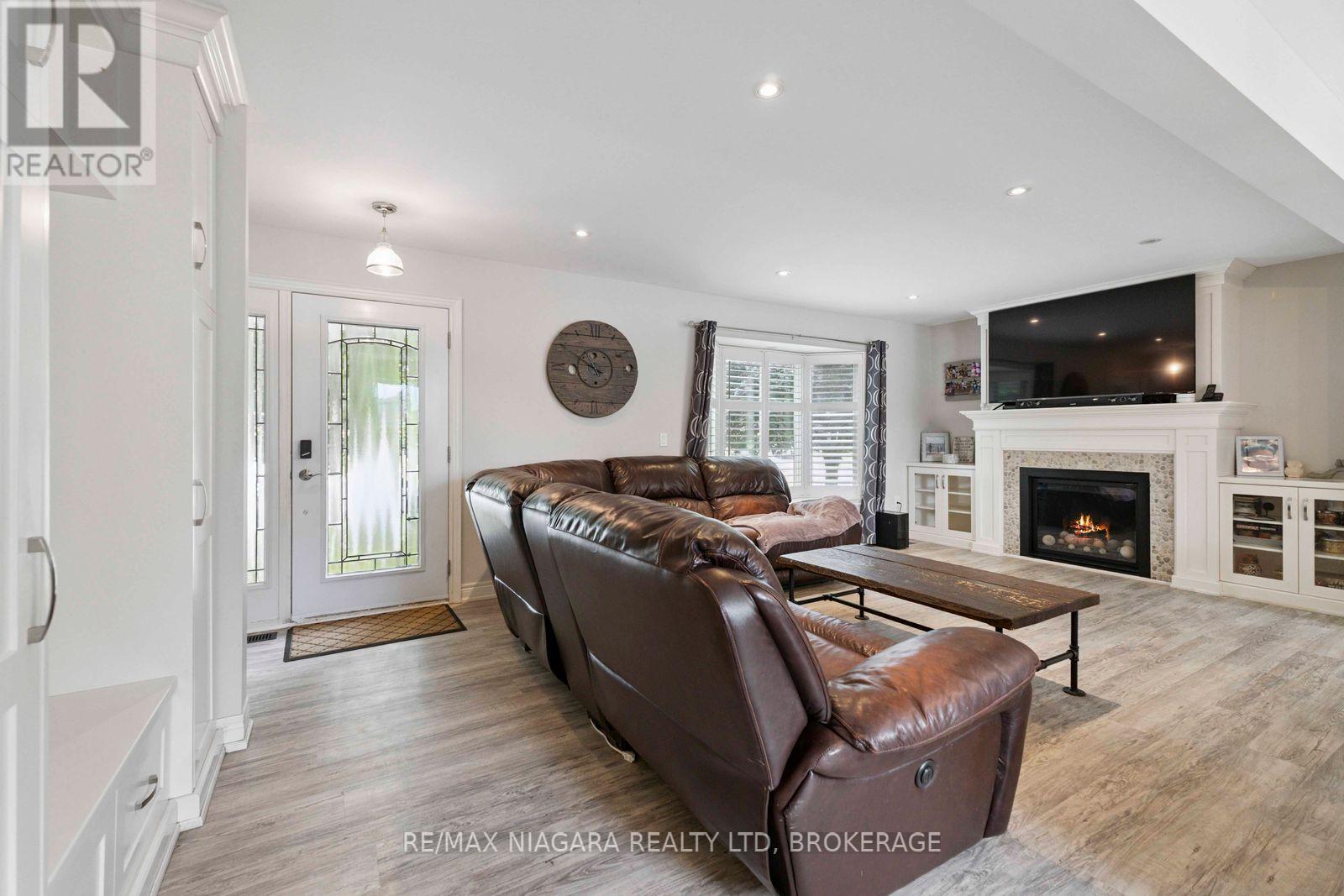 Photo 12 of 48 Michael Drive S, Port Colborne ON