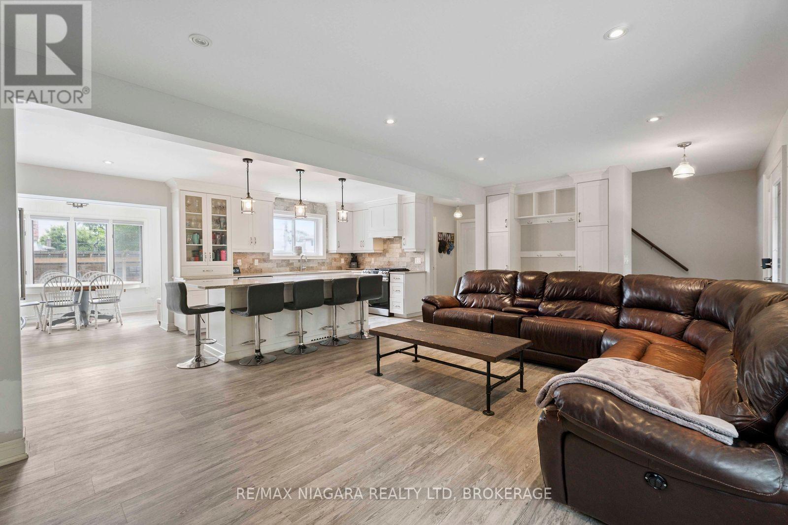 Photo 46 of 48 Michael Drive S, Port Colborne ON