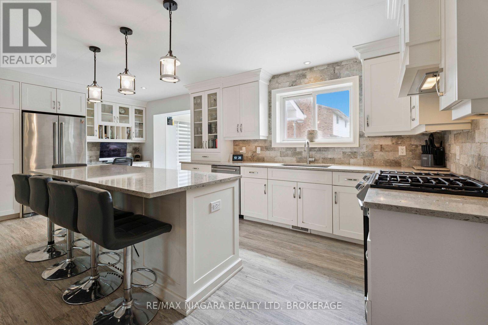 Photo 16 of 48 Michael Drive S, Port Colborne ON