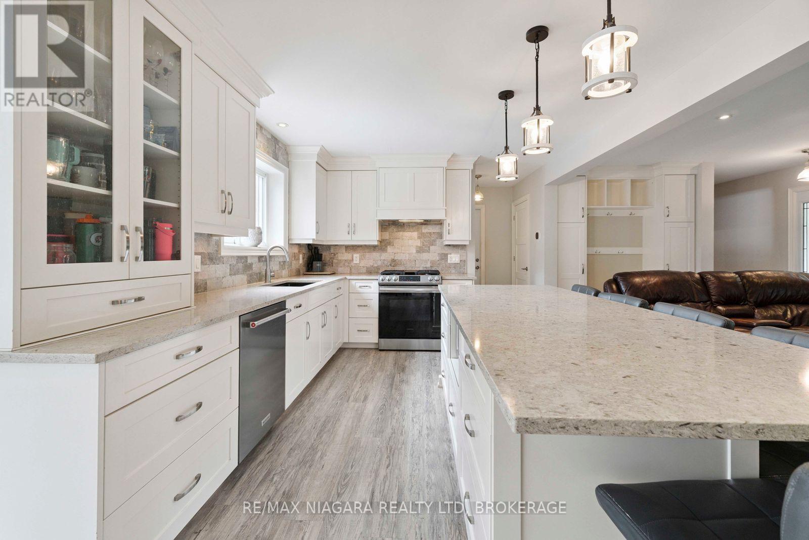 Photo 11 of 48 Michael Drive S, Port Colborne ON