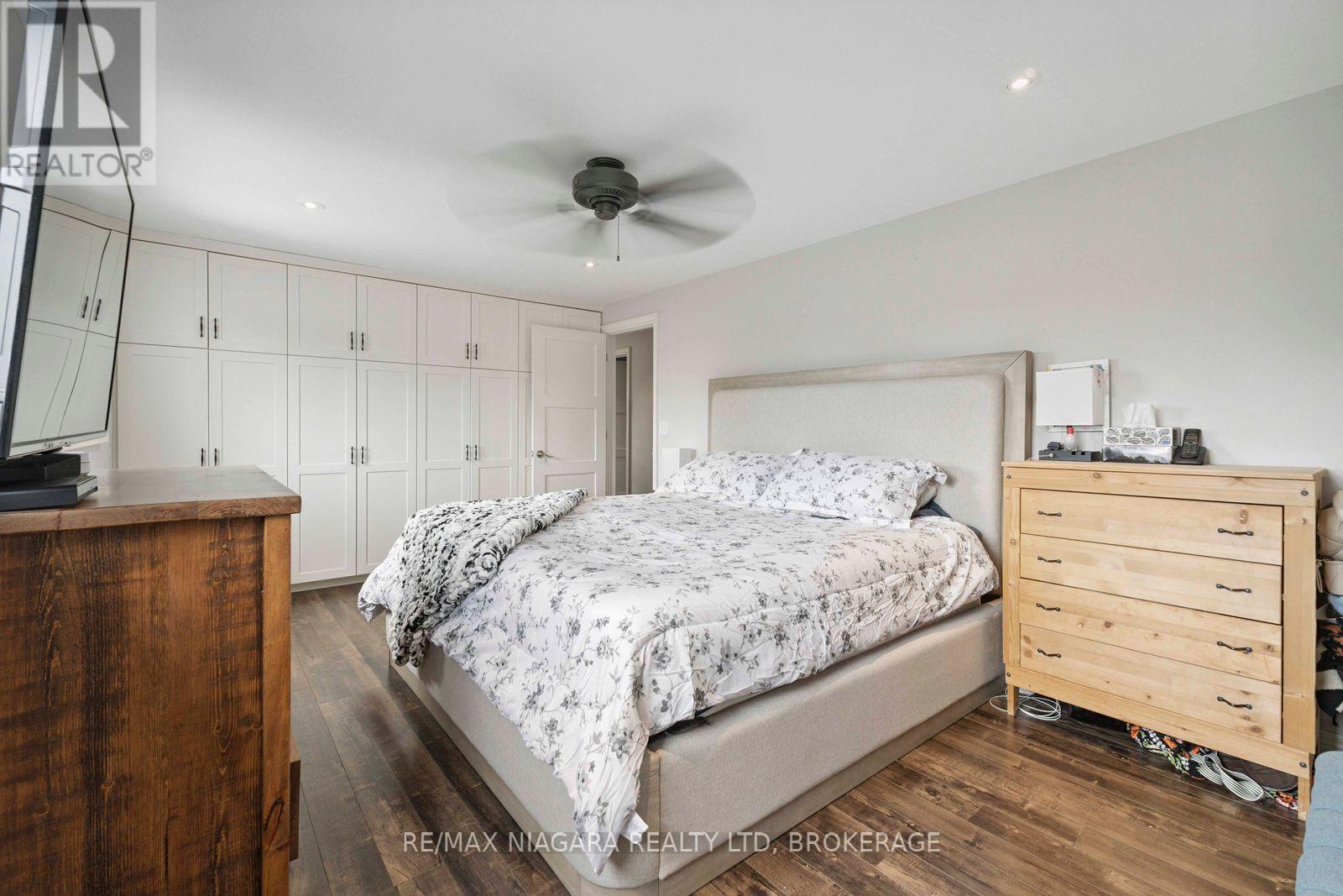 Photo 31 of 48 Michael Drive S, Port Colborne ON