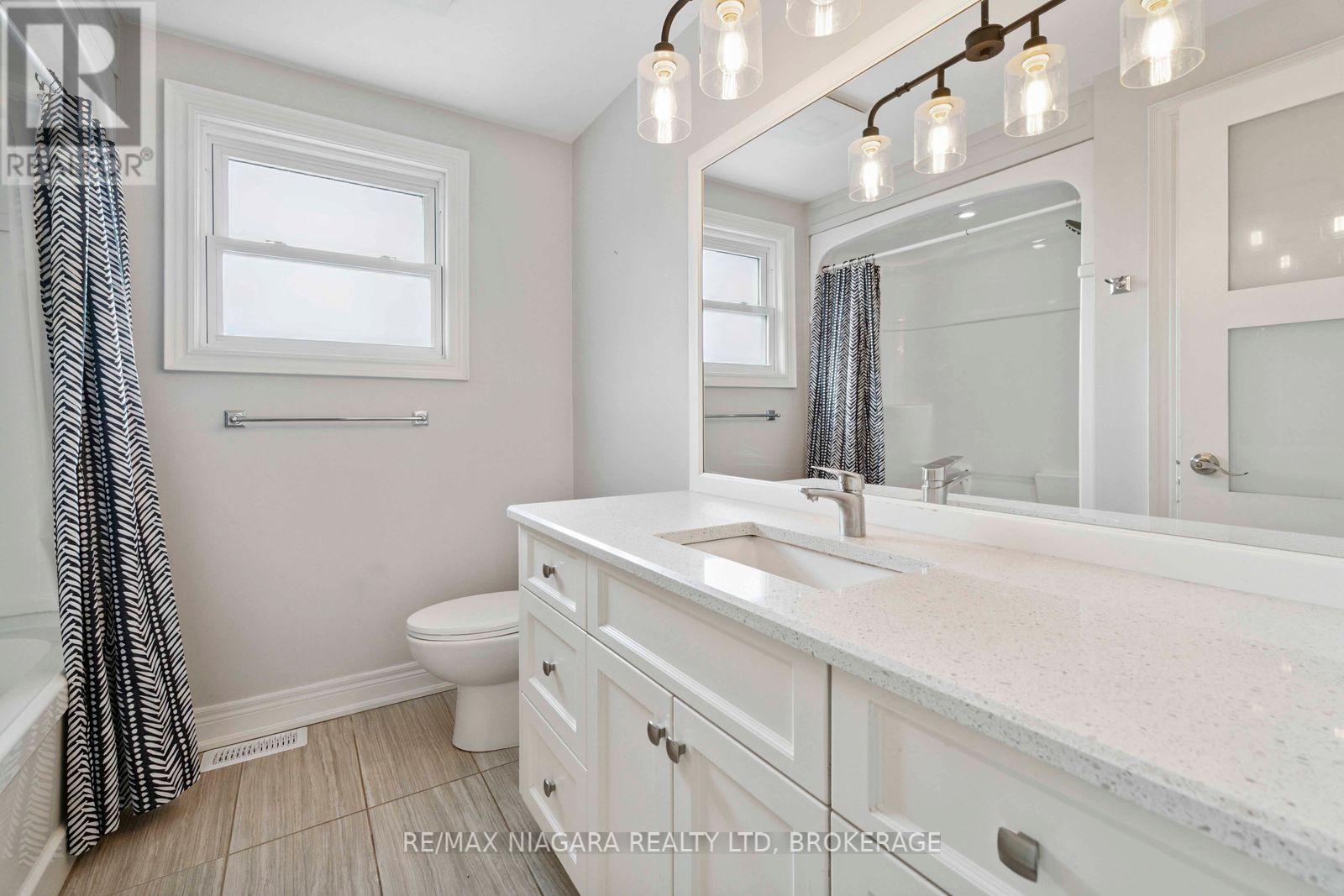 Photo 13 of 48 Michael Drive S, Port Colborne ON