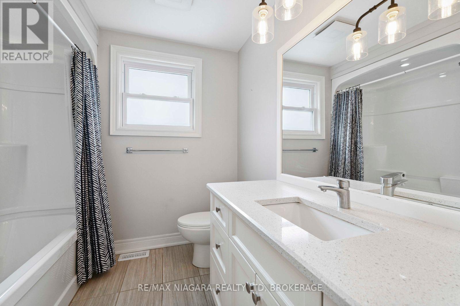 Photo 41 of 48 Michael Drive S, Port Colborne ON