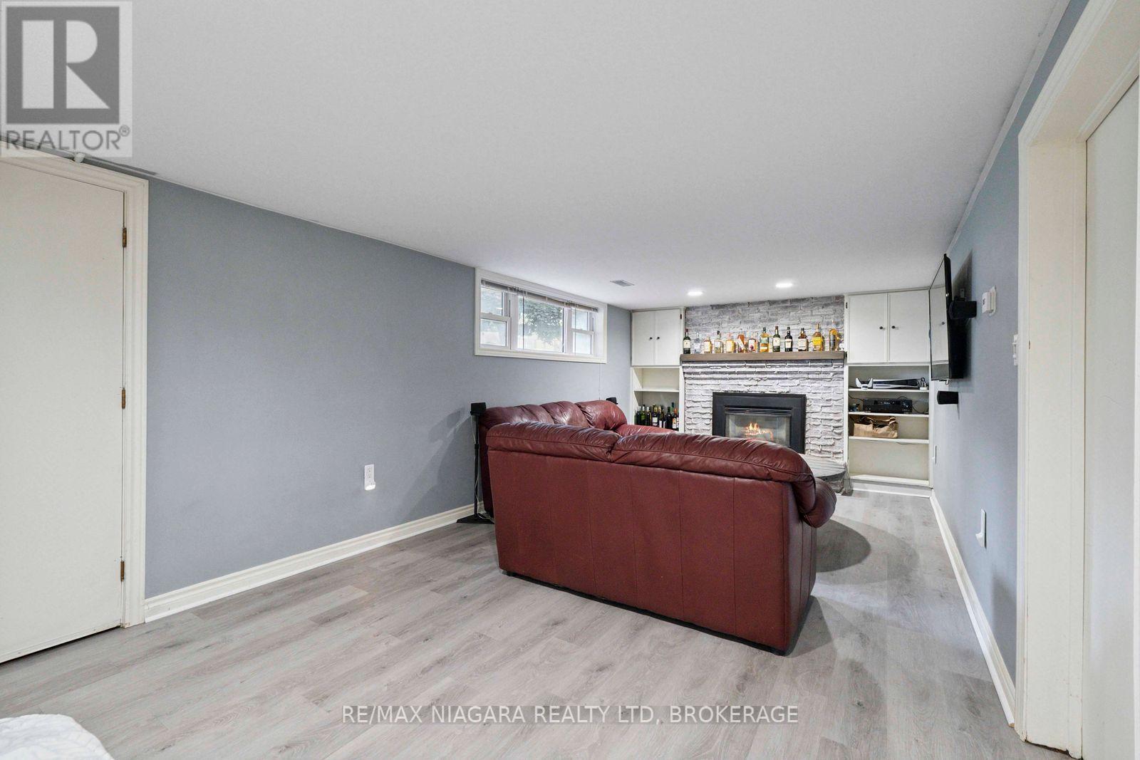 Photo 15 of 48 Michael Drive S, Port Colborne ON