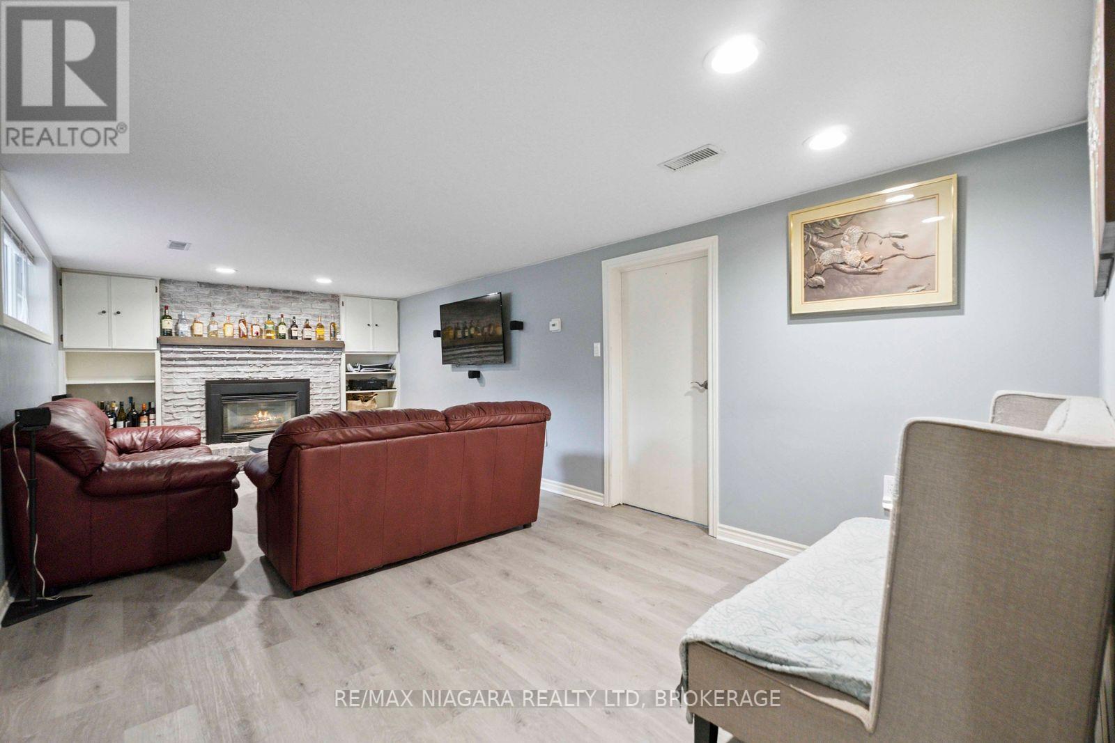 Photo 36 of 48 Michael Drive S, Port Colborne ON