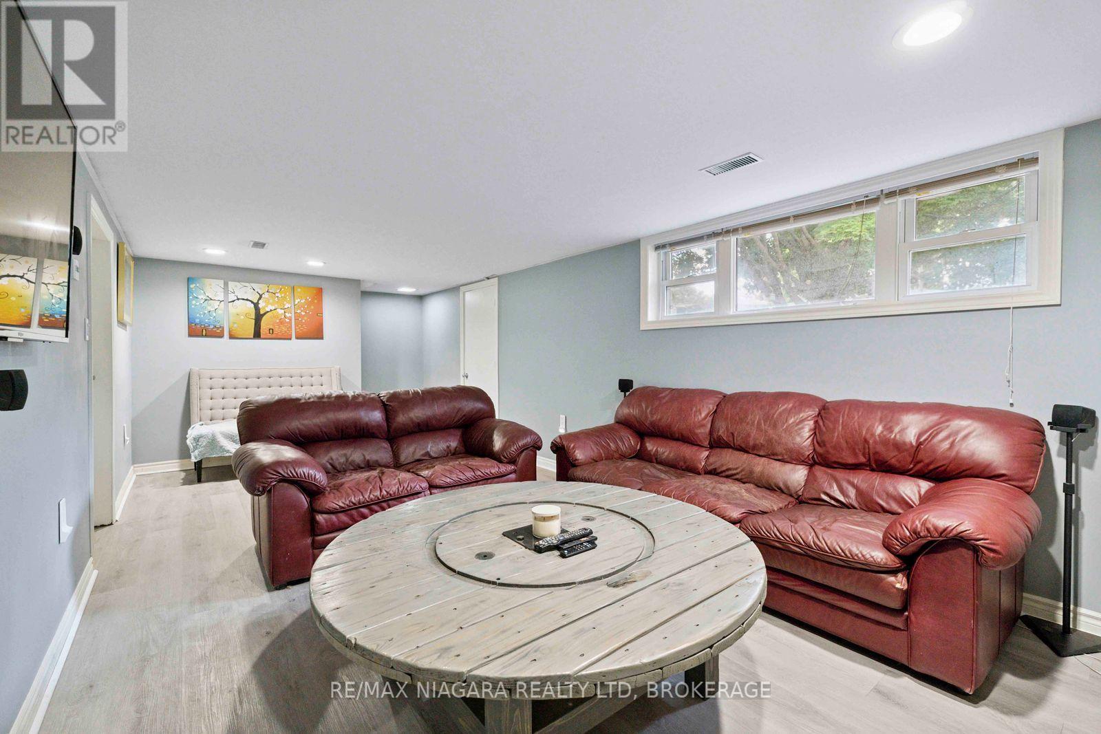 Photo 14 of 48 Michael Drive S, Port Colborne ON