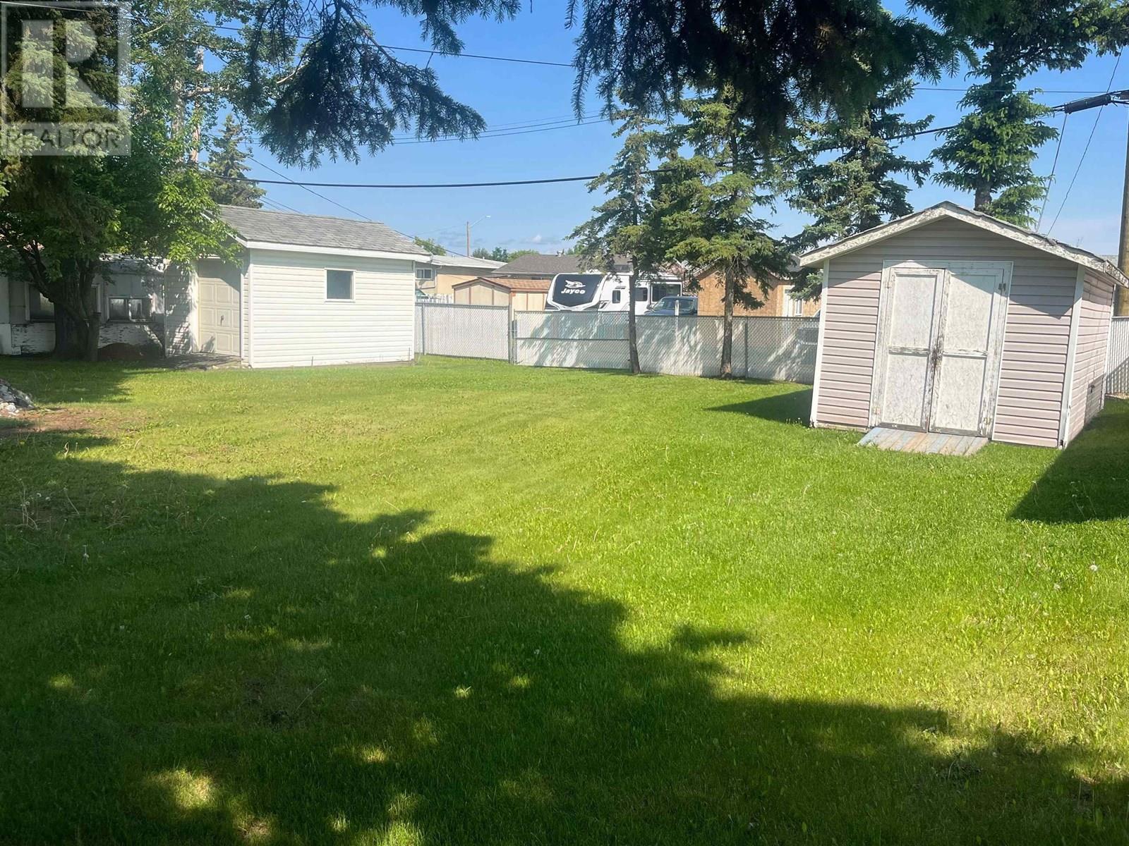 Photo 8 of 9012 9016 101 Avenue, Fort St John BC