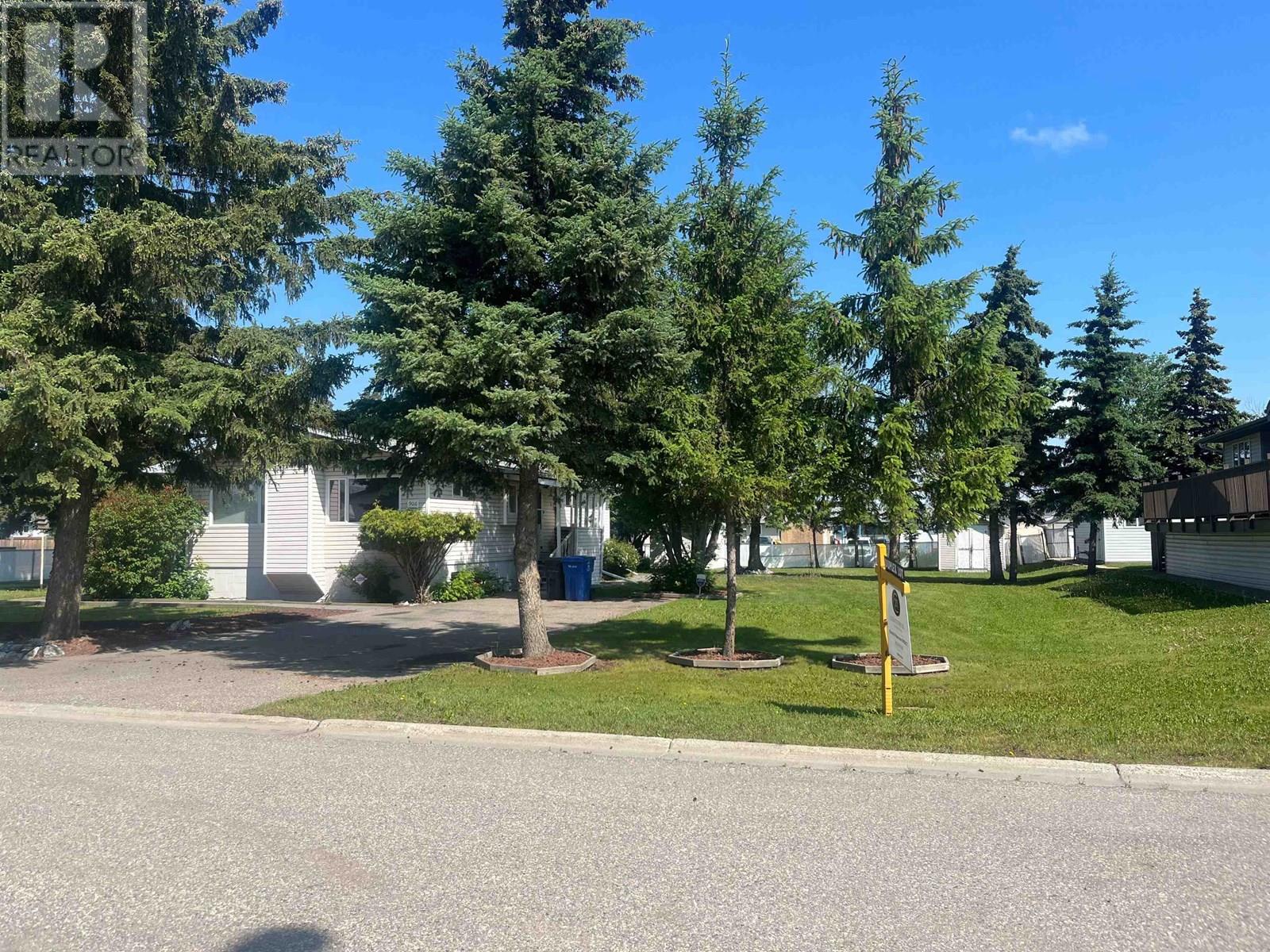 Photo 7 of 9012 9016 101 Avenue, Fort St John BC